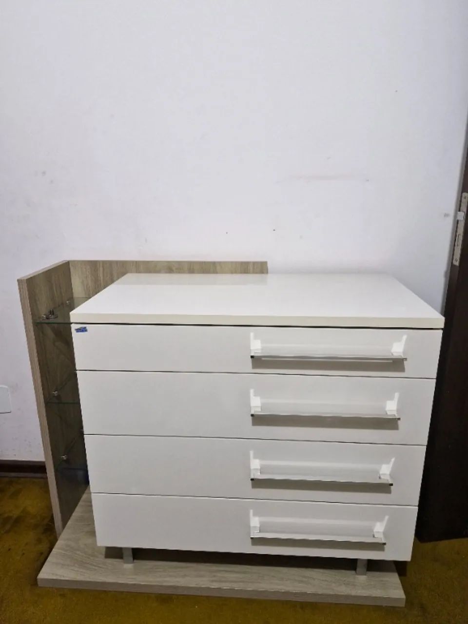 Cômoda 4 gavetas com prateleiras lateral  - Foto 3