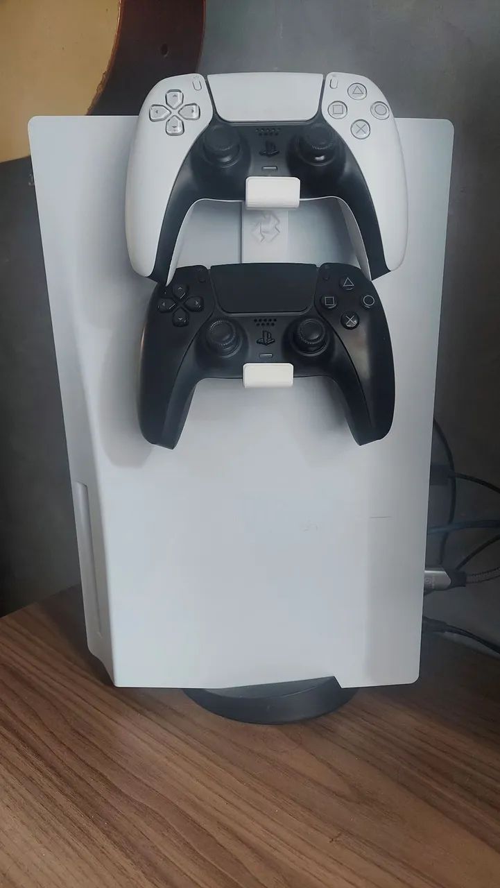 PS5 com mídia física + 2 Controles