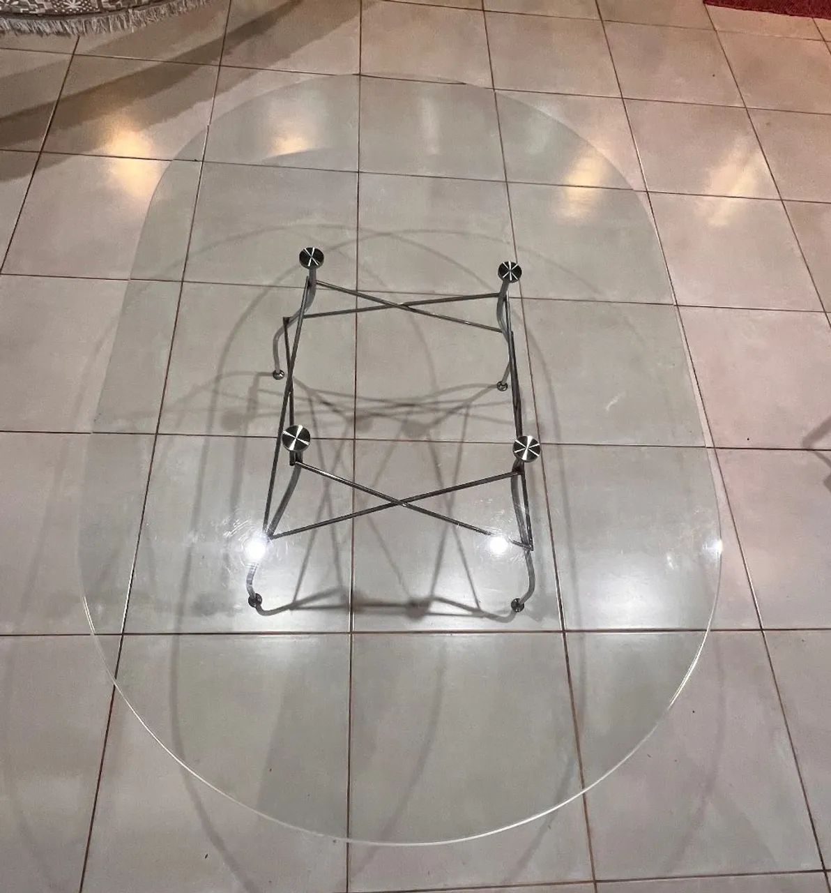 Mesa de vidro com base em inox lindíssima  - Foto 3