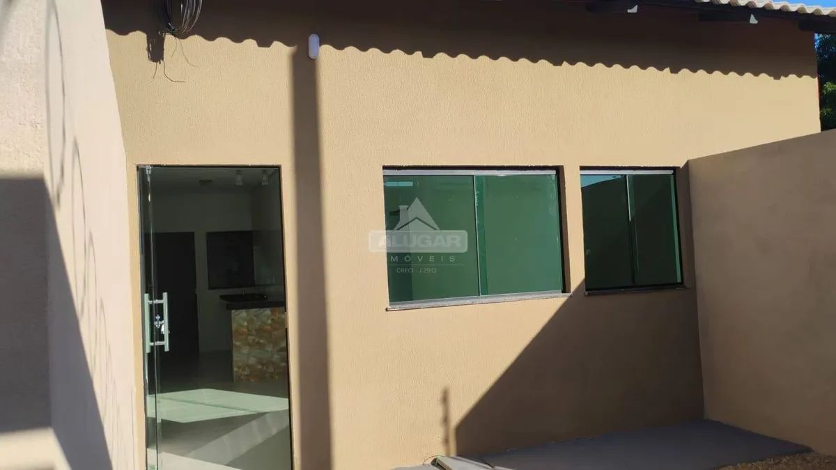 Casa - 2 quartos com acabamento em blindex - Aureny 3