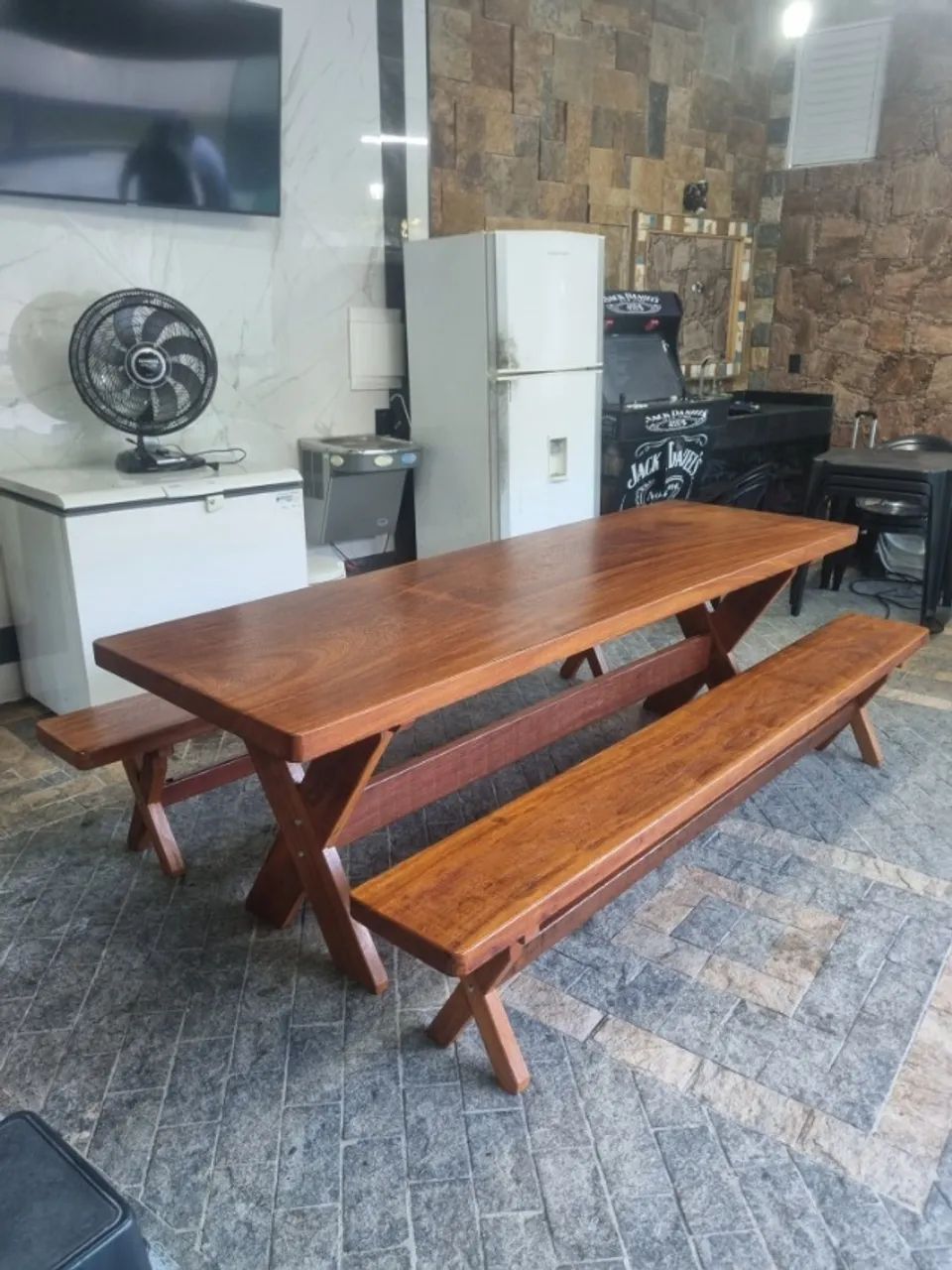 Mesa Rústica em Madeira Maciça de Lei Com 2 Bancos - Foto 4