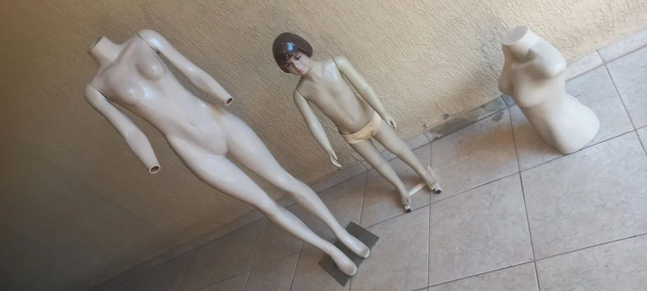 CONJUNTO 3 MANEQUINS EM ESTADO DE NOVOS - Foto 5