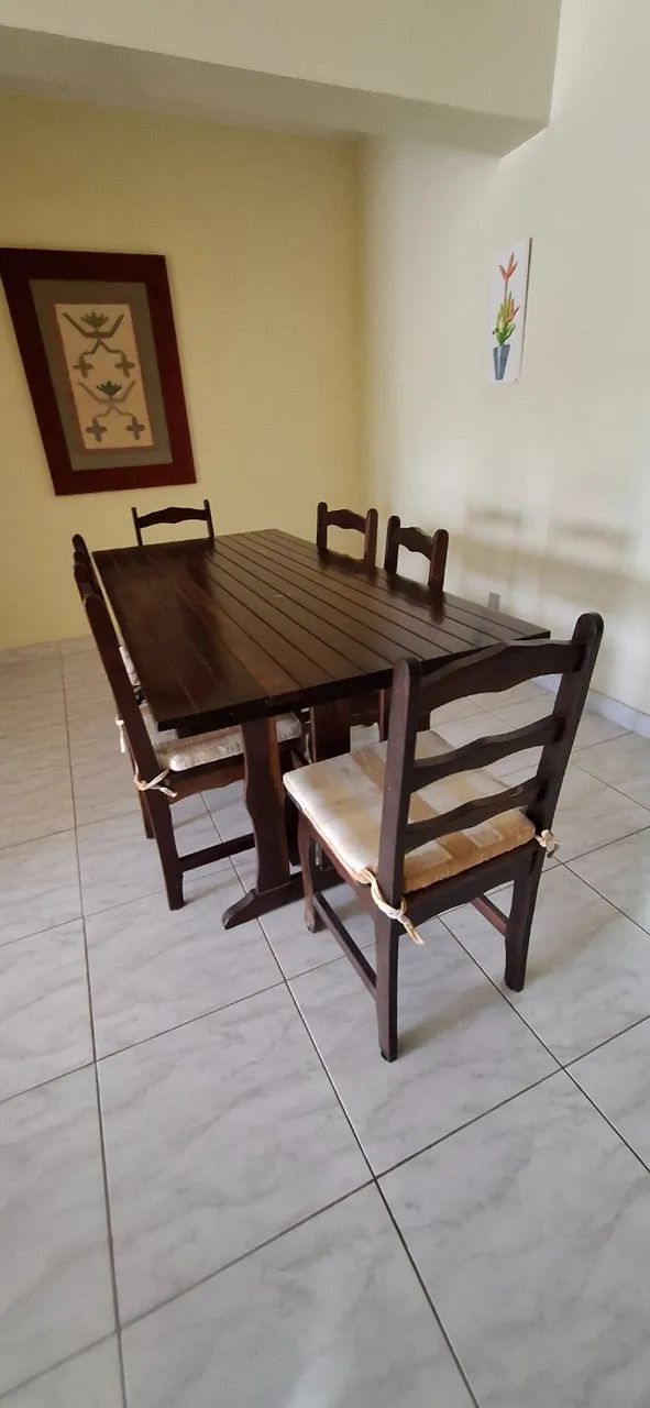 Mesa de madeira 1.80  com 6 cadeiras 