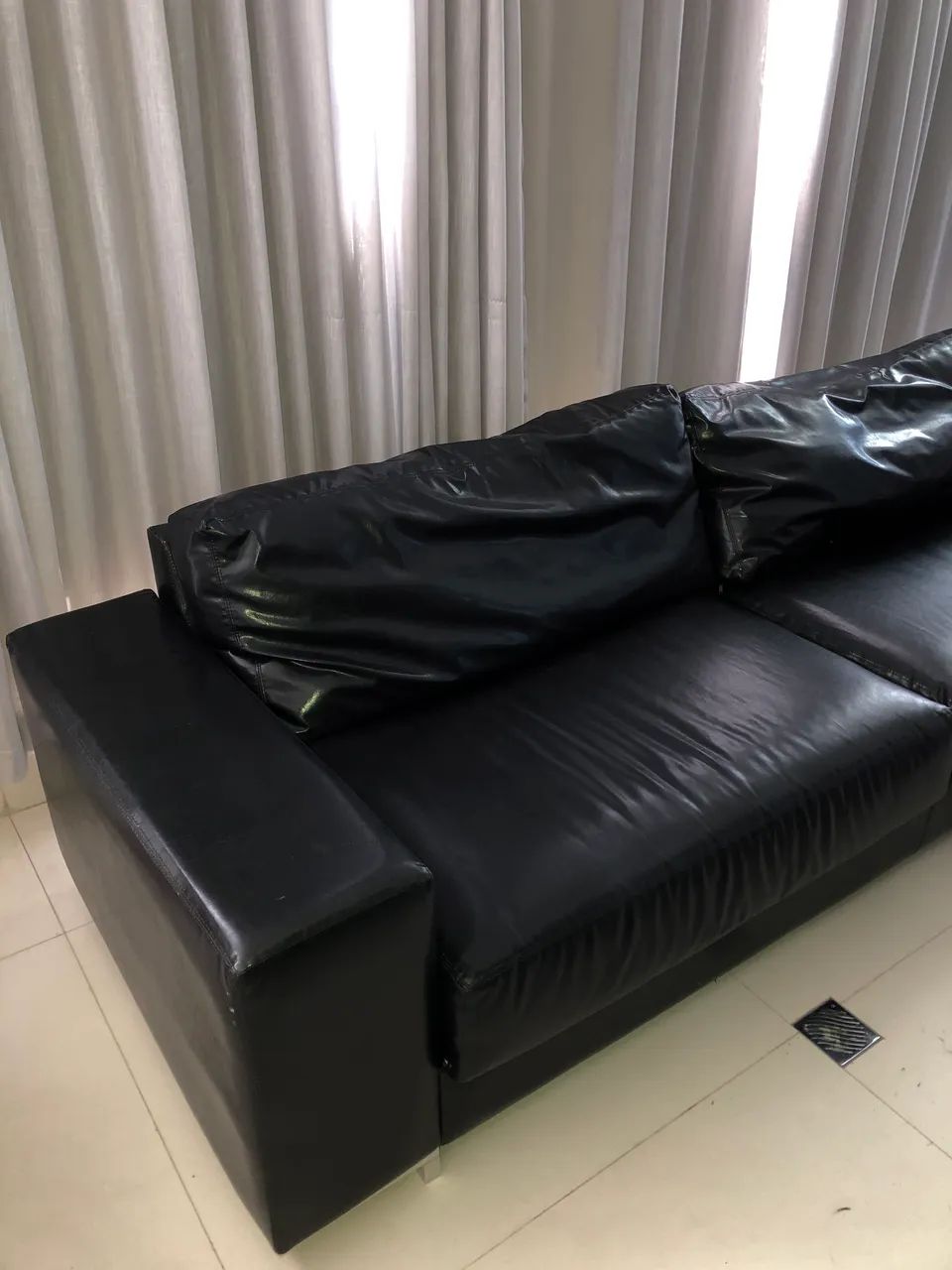 SOFÁ PRETO - EXCELENTE ESTADO - Foto 2