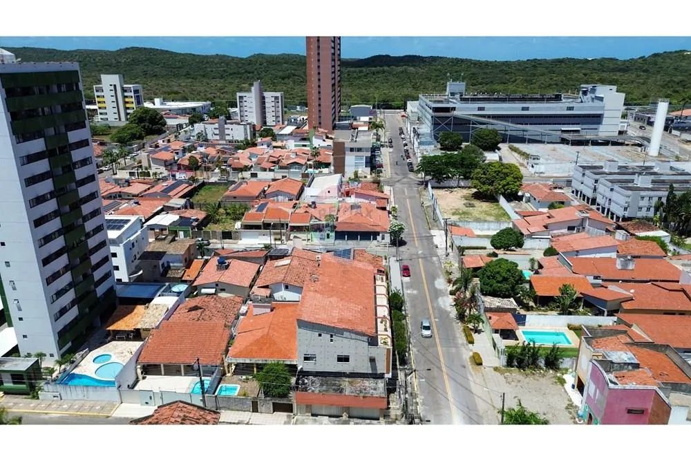 Prédio comercial de esquina com 6 lojas e unidades residenciais  Capim Macio - Foto 2