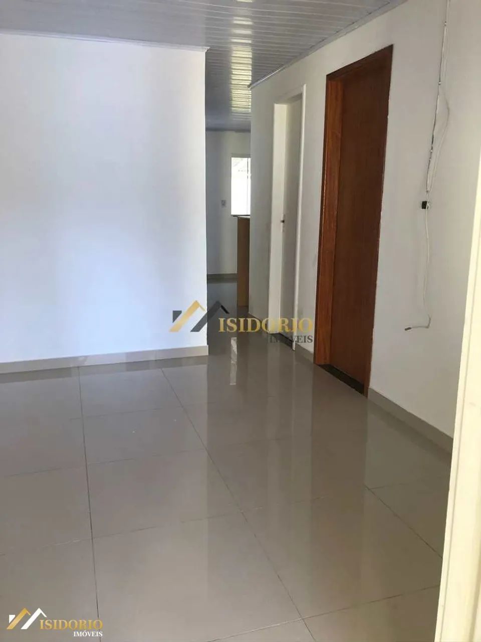 CASA EM COLOMBO! 03 QUARTOS, EDÍCULA, GARAGEM