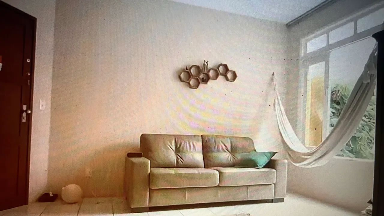 Sofá 2,10 m, couro - excelente estado - Foto 2