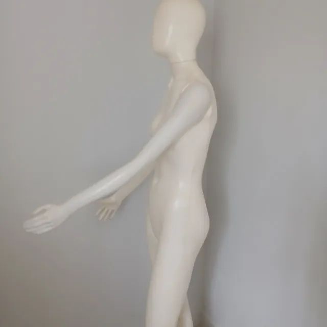 Manequim Feminino Com Braços Cabeça e Pedestal  - Foto 4