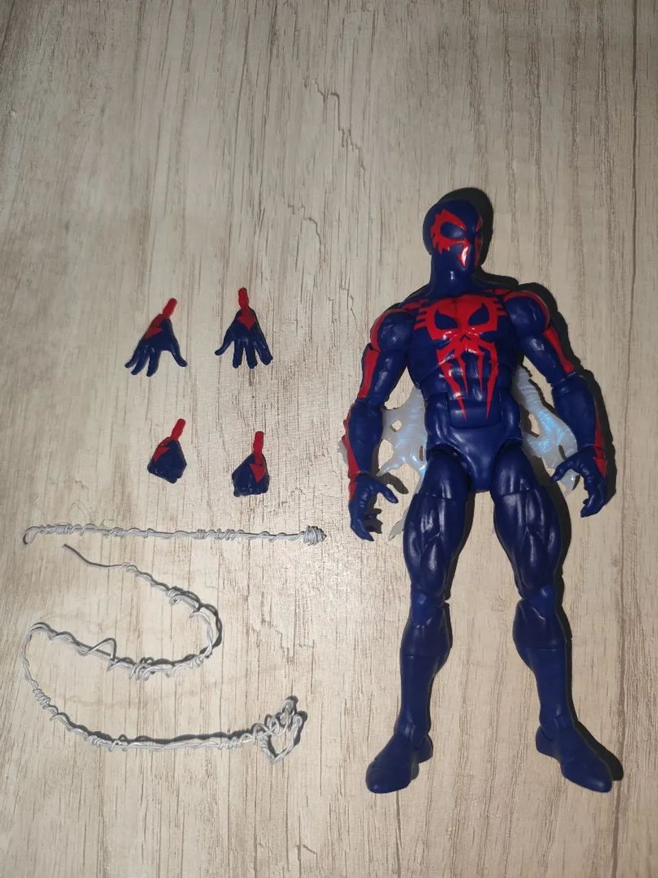 Marvel legends spiderman 2099 + teia custom - Foto 2
