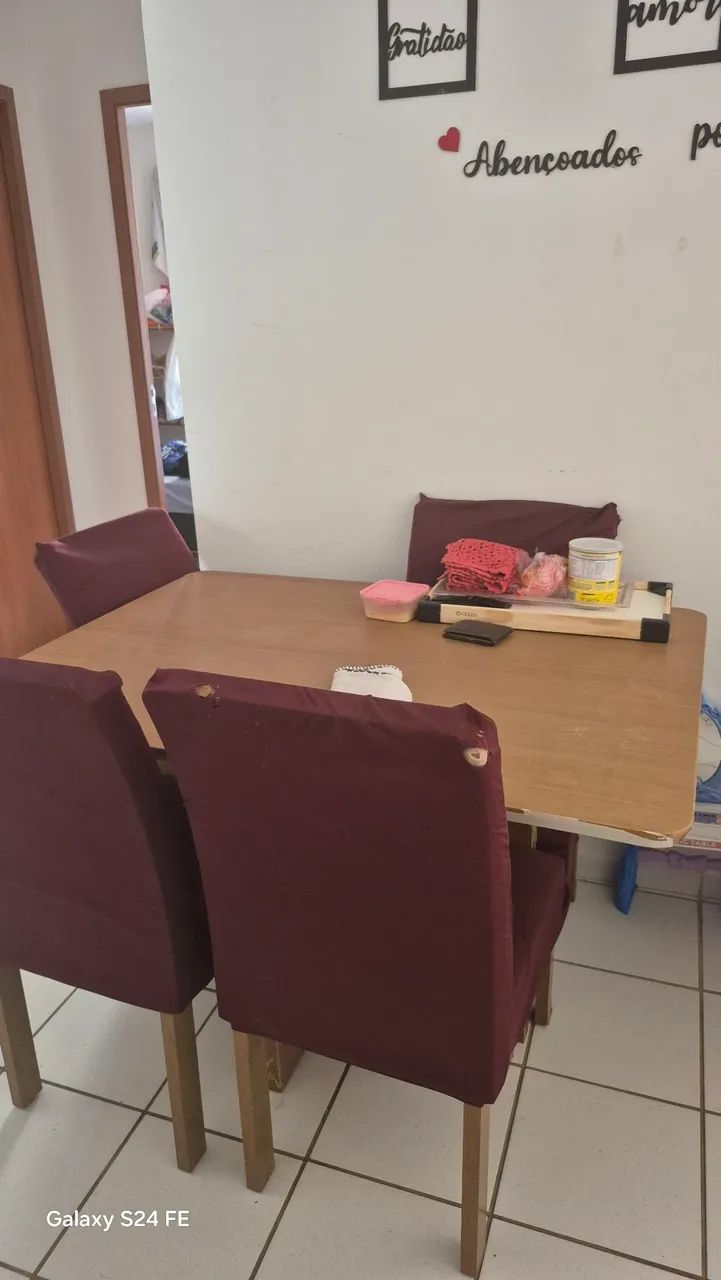 Vendo mesa com cadeiras - Foto 2