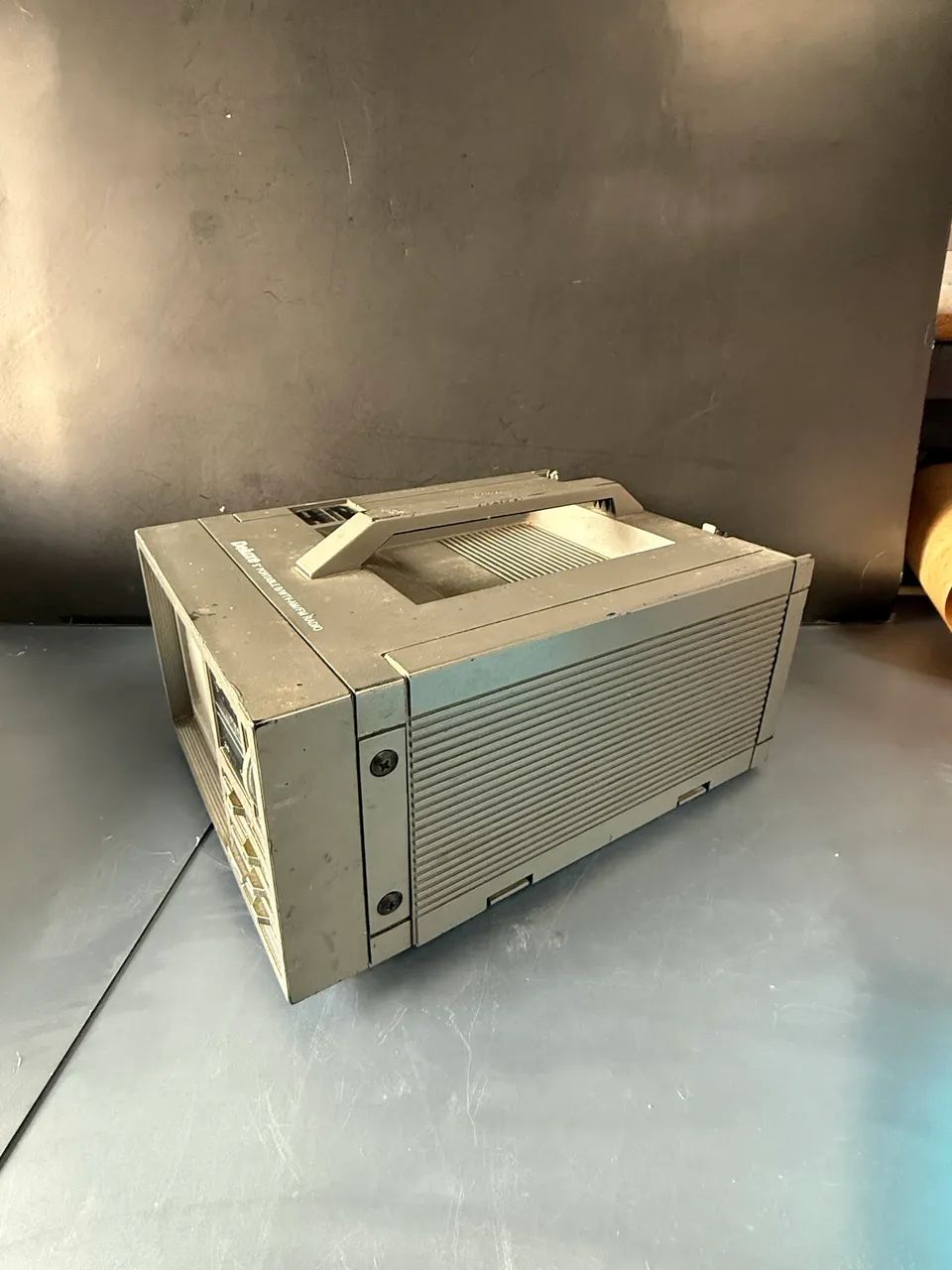 Mini televisor anos 80 Deluxe funciona mas não tem cabo  - Foto 2