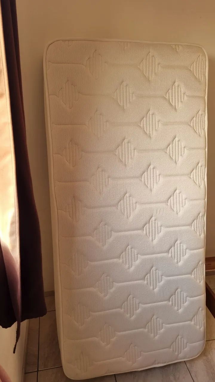 Cama de Solteiro e Colchão Semi Novo - Foto 4