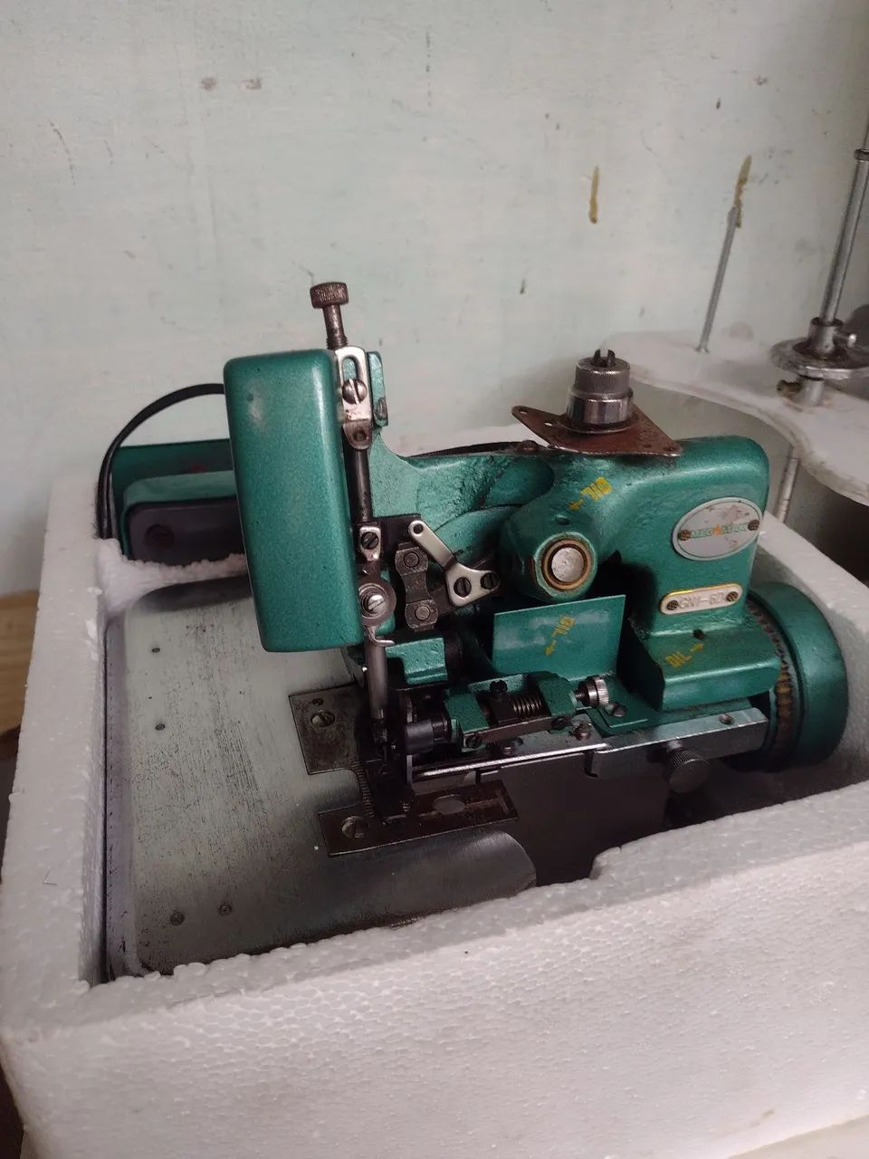 Máquina de costura overlock  - Foto 2