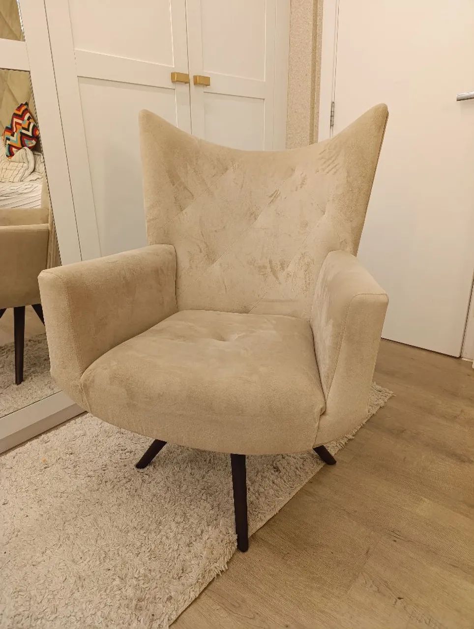 Poltrona Sala/Quarto Em Tecido Suede  cor Greige - Perfeito Estado