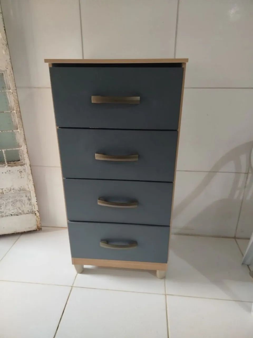Cômoda com 4 gavetas.  - Foto 2