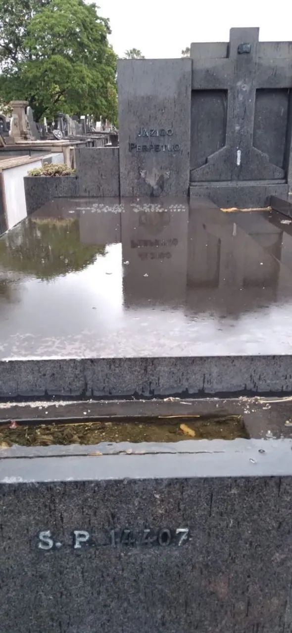Jazigo vazio túmulo em mármore  - Foto 5