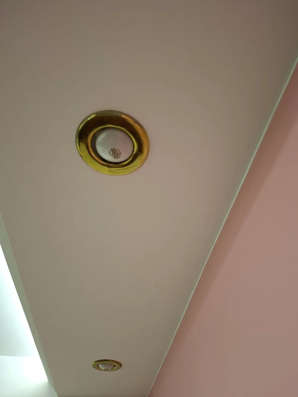 Spot redondo dourado embutir metal (5 und)