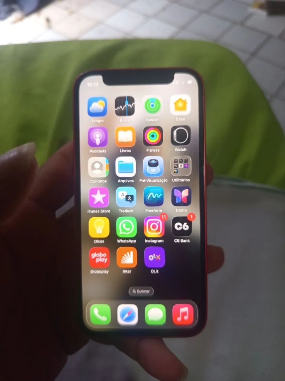 iPhone vermelho 12 mini