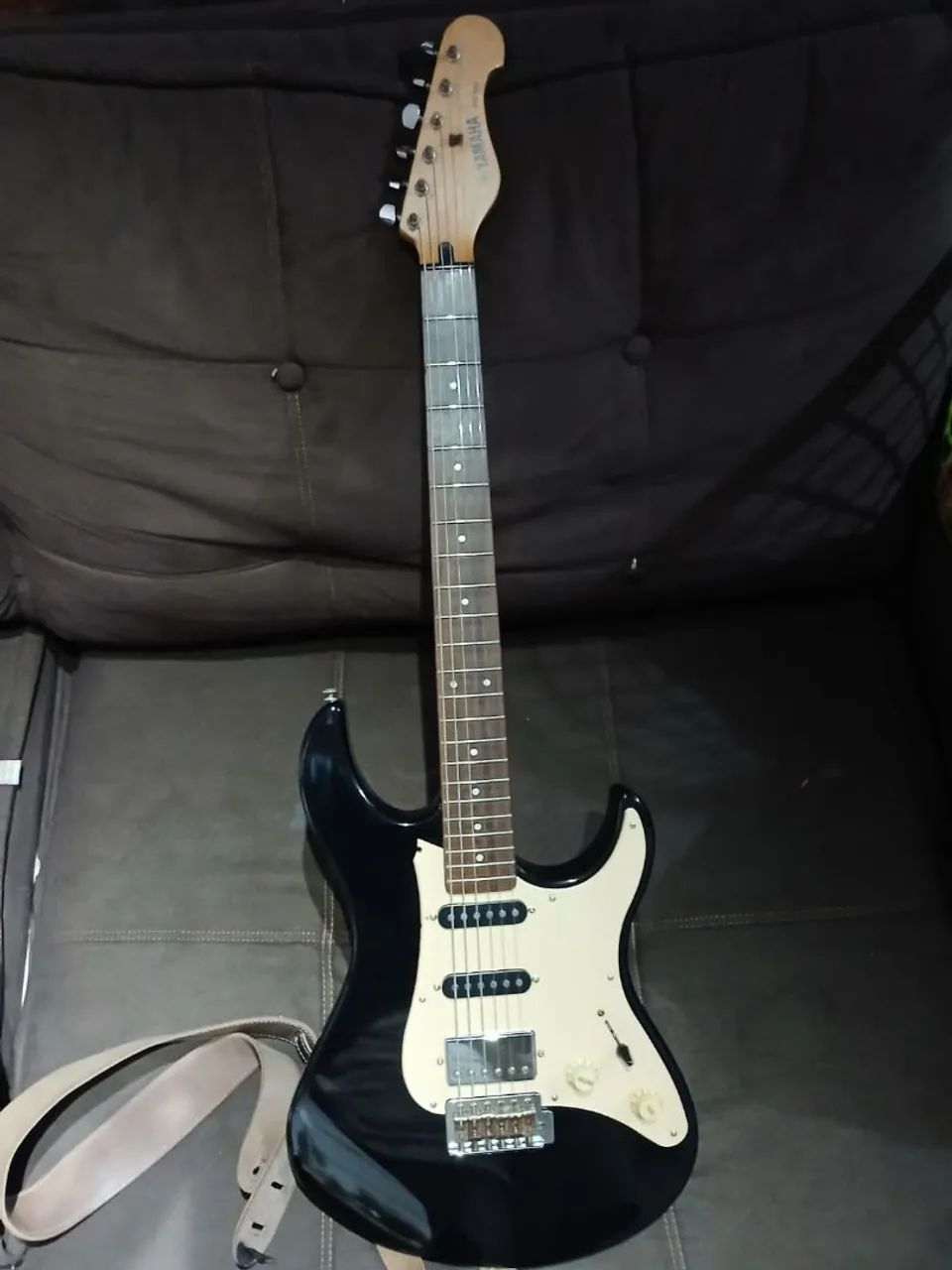 Guitarra Yamaha EG112
