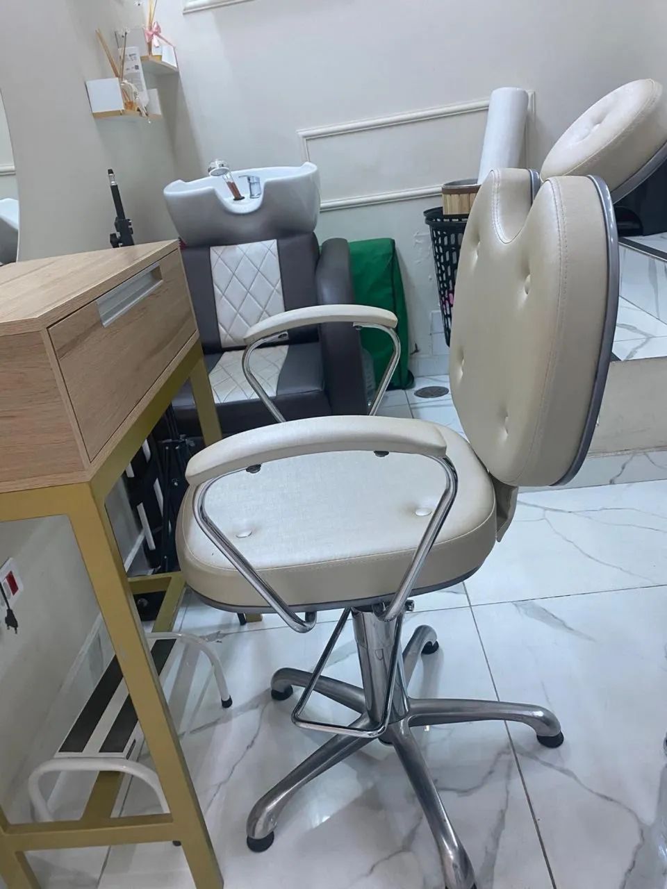 Cadeira lavatório e cadeira maquiadora  - Foto 5