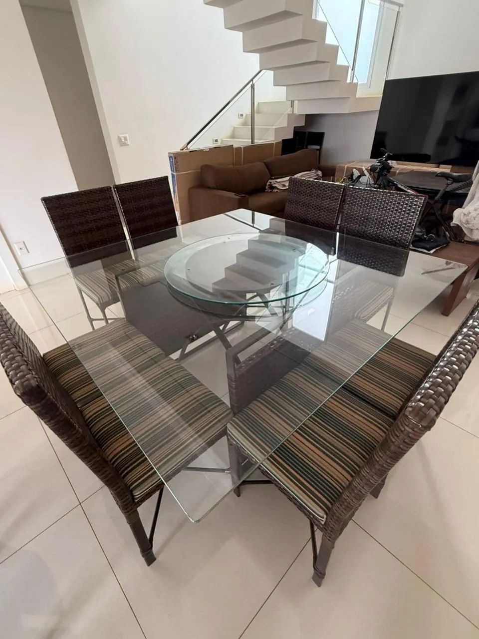 Mesa de 8 lugares IMPECÁVEL  - Foto 3