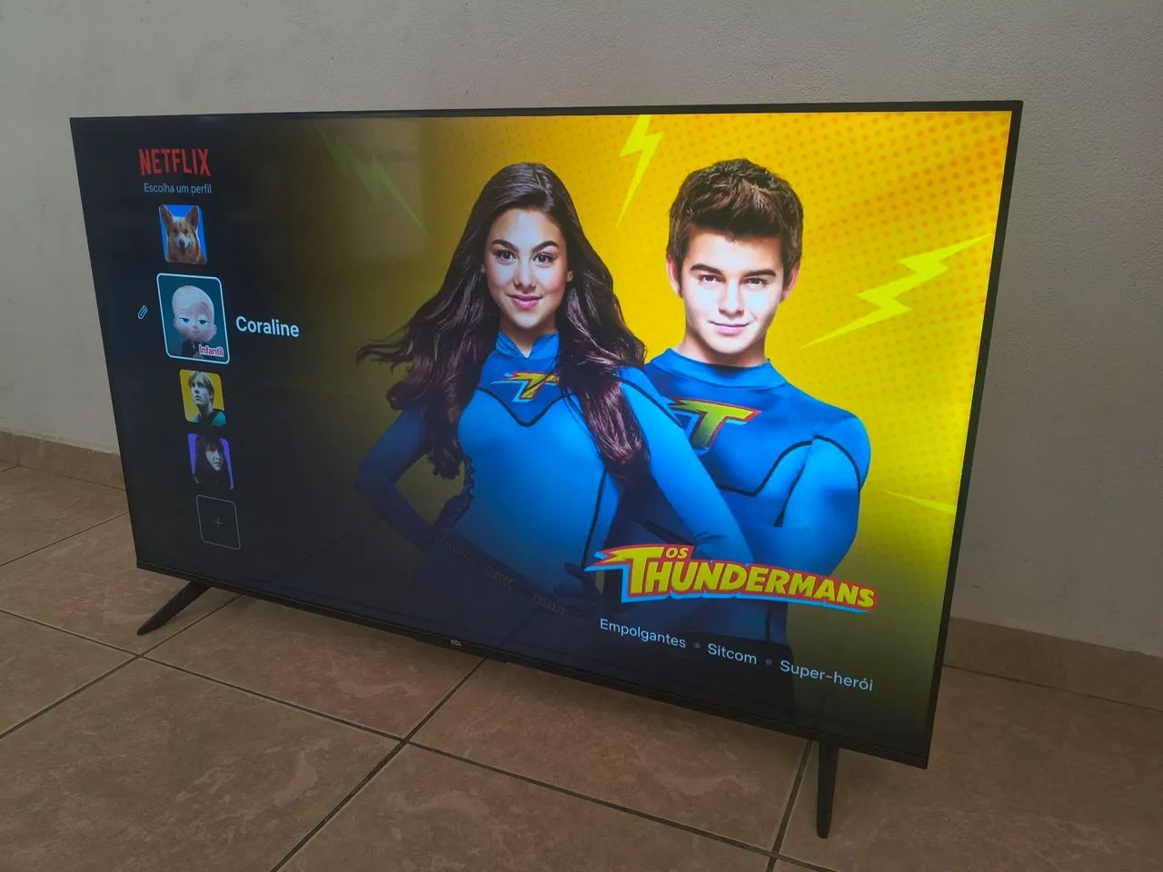 Vendo essa tv 50 polegadas smart 4K  - Foto 3