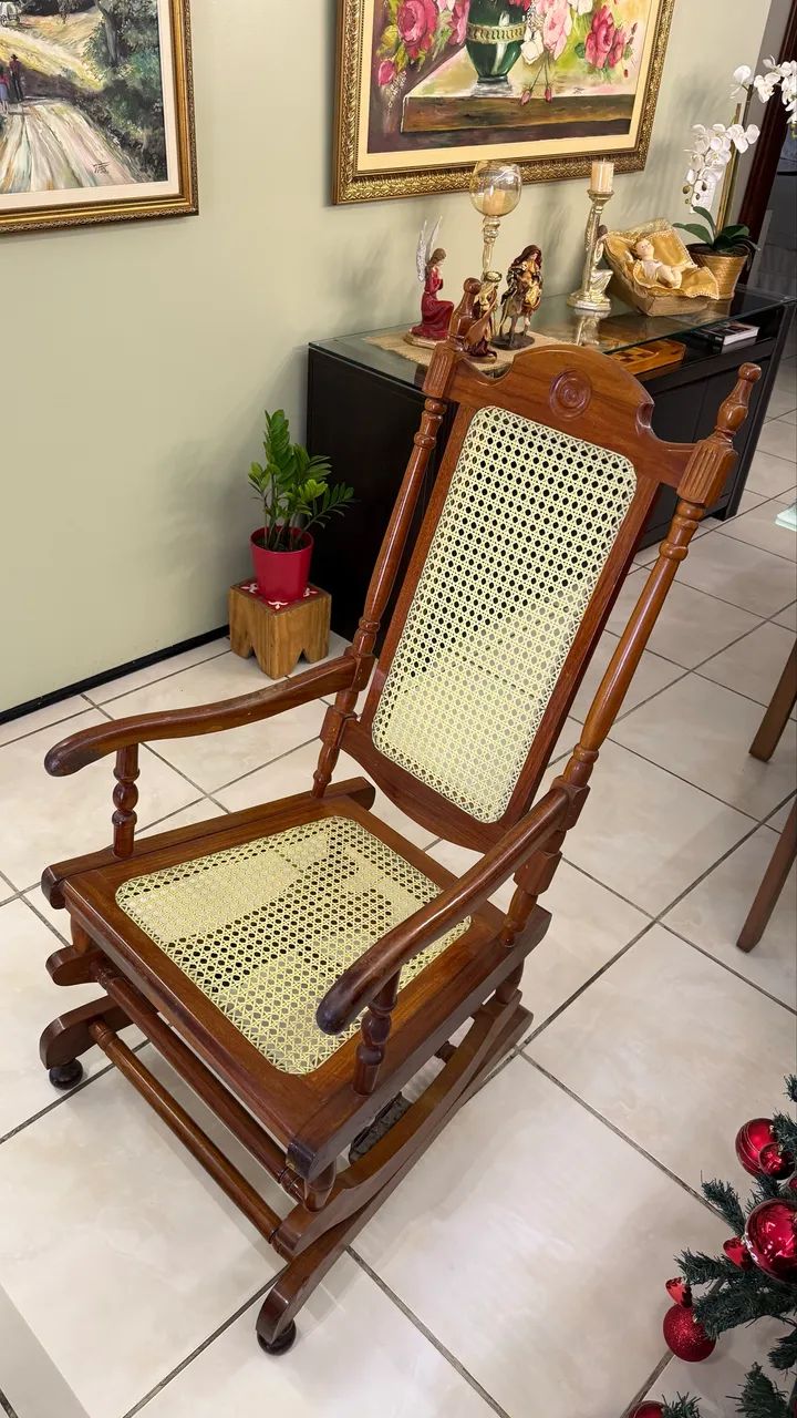 Vendo cadeira de balanço em madeira - Foto 2
