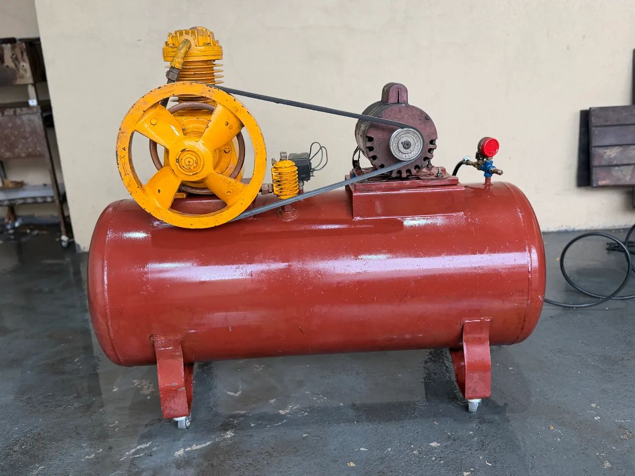Compressor de Ar 10 PÉS 2 HP - Foto 2