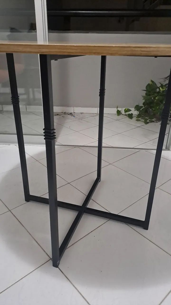 Cunjunto mesa de jantar com 4 cadeiras - muito conservada e linda - Foto 3
