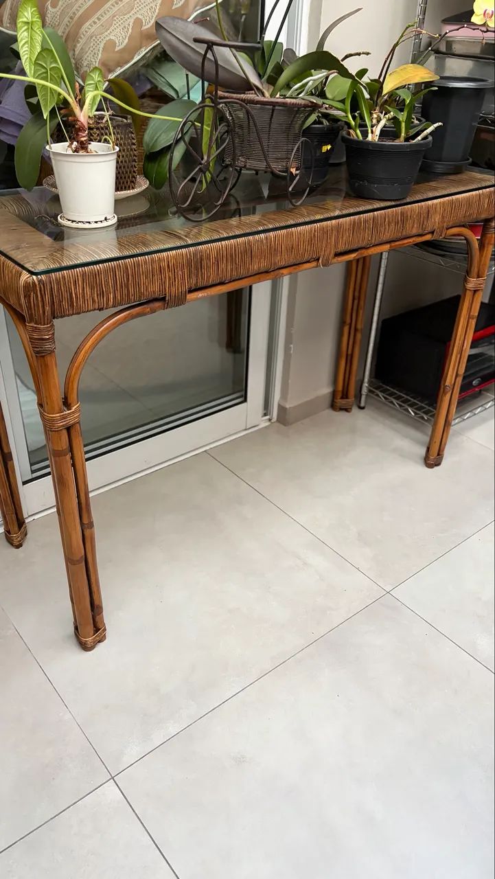 Conjunto de sofá mesa lateral e aparador 