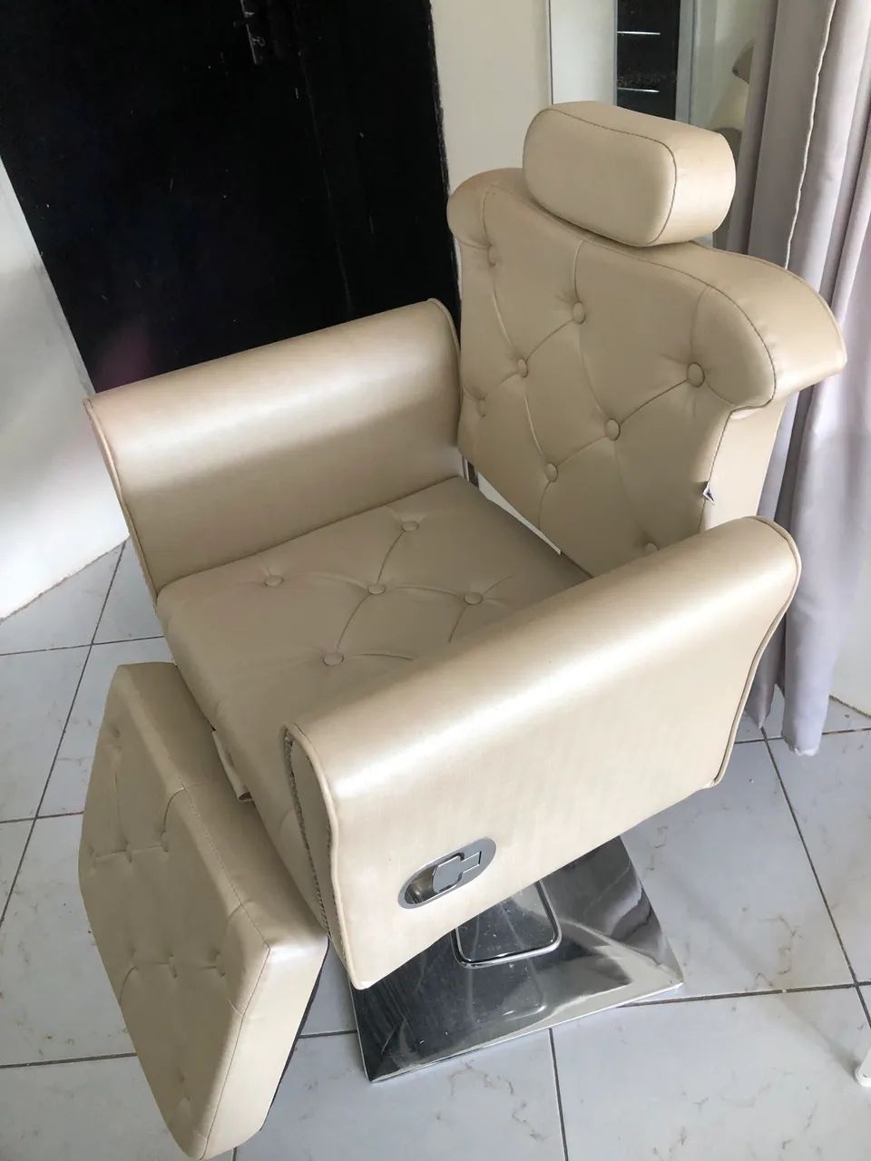 Vende-se poltrona para maquiagem e estética  - Foto 2