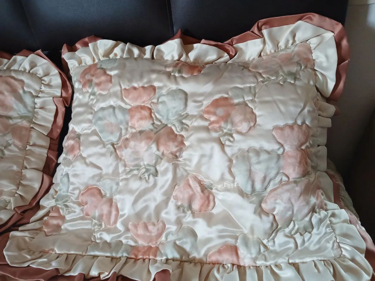 Colcha de Matelasse com porta travesseiros - Foto 2