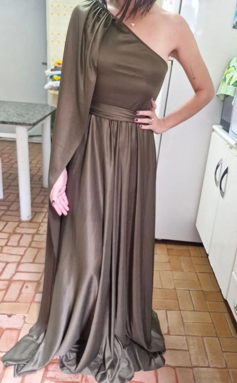 Vestido capas - nunca usado - Foto 2