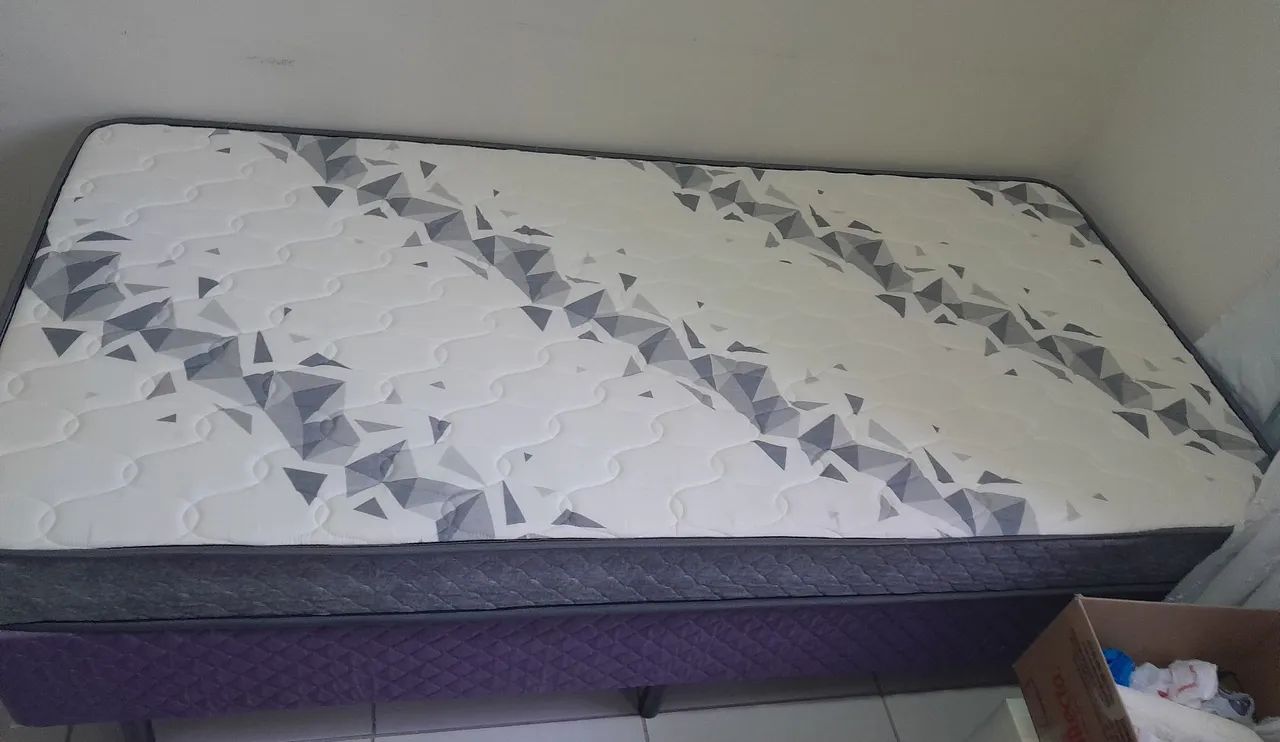 Colchão e box de solteiro 