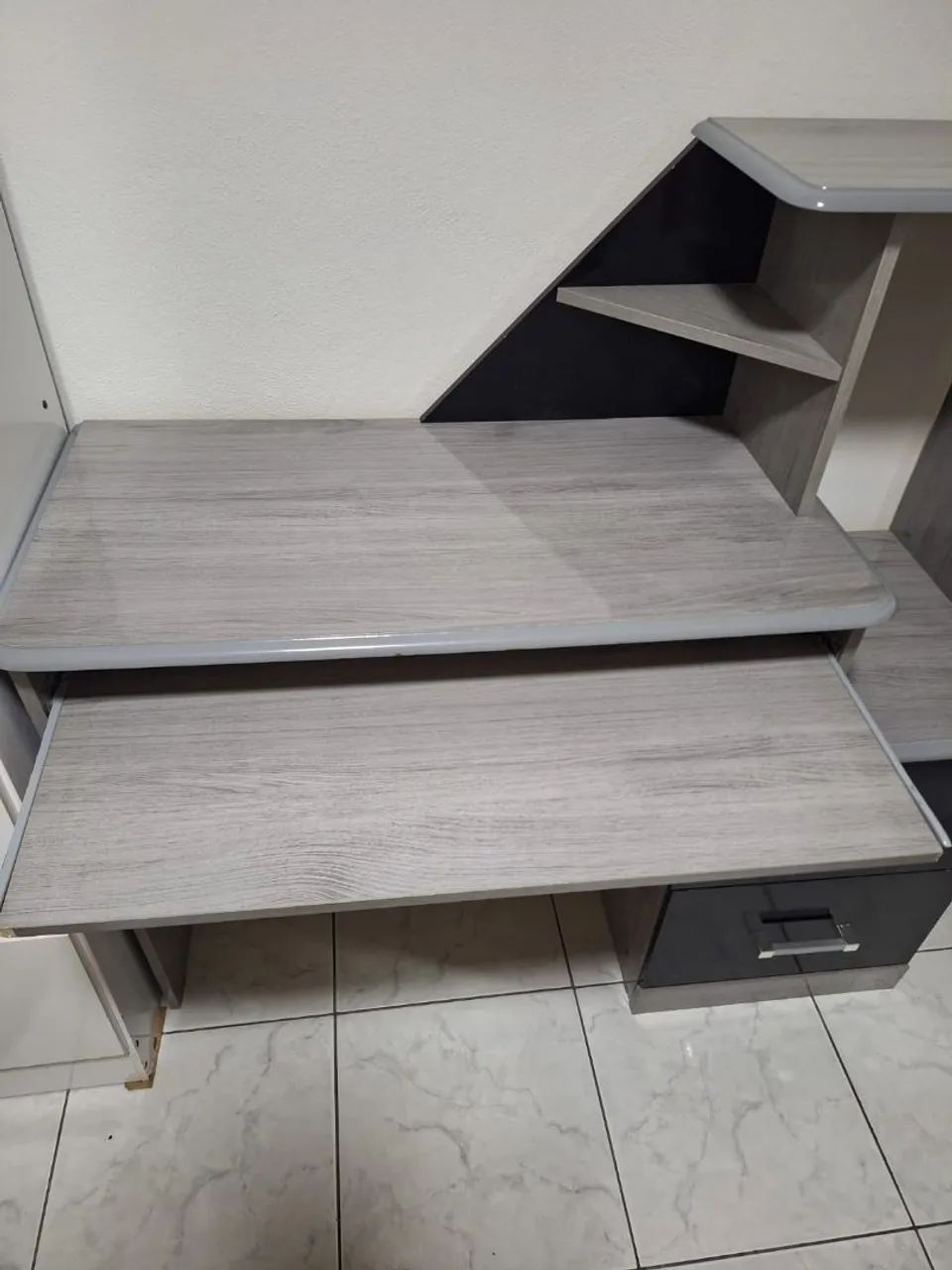 Escrivaninha em ótimo estado  - Foto 2