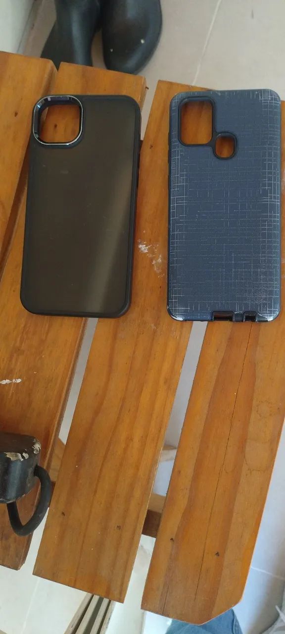 Vendo duas capas para celular alfone 13 outra galatas - Foto 2