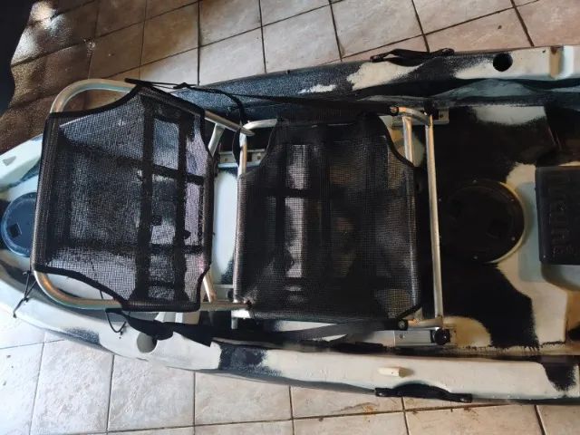 Caiaque Tucunaré com suporte para motor e pedal, semi-novo - Foto 6