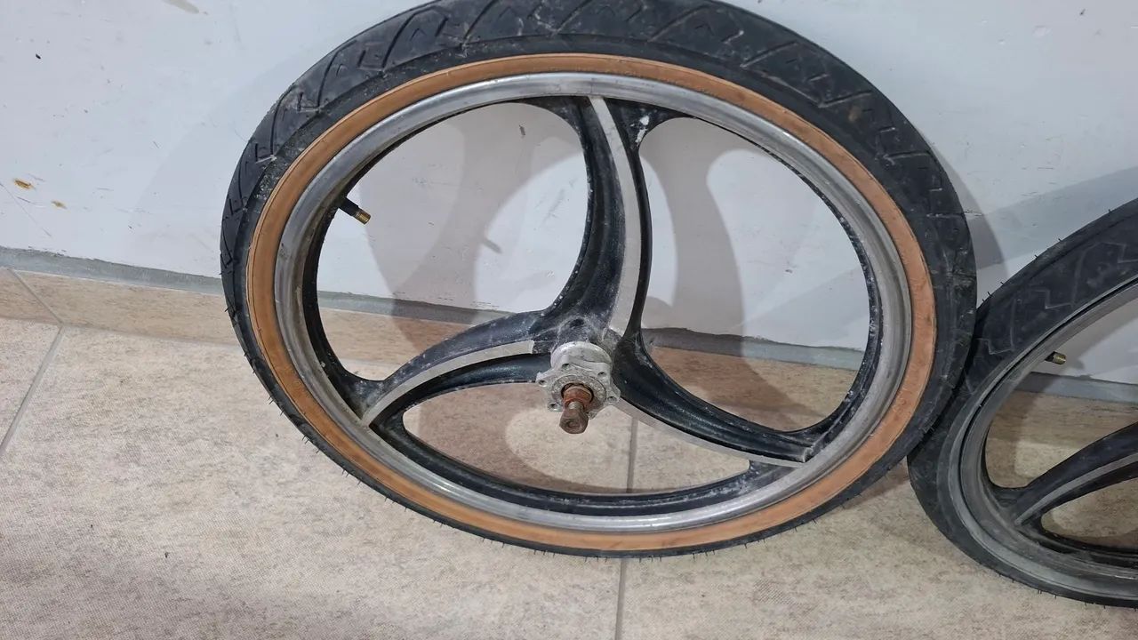Par de rodas aro 20 e quadro - Foto 3