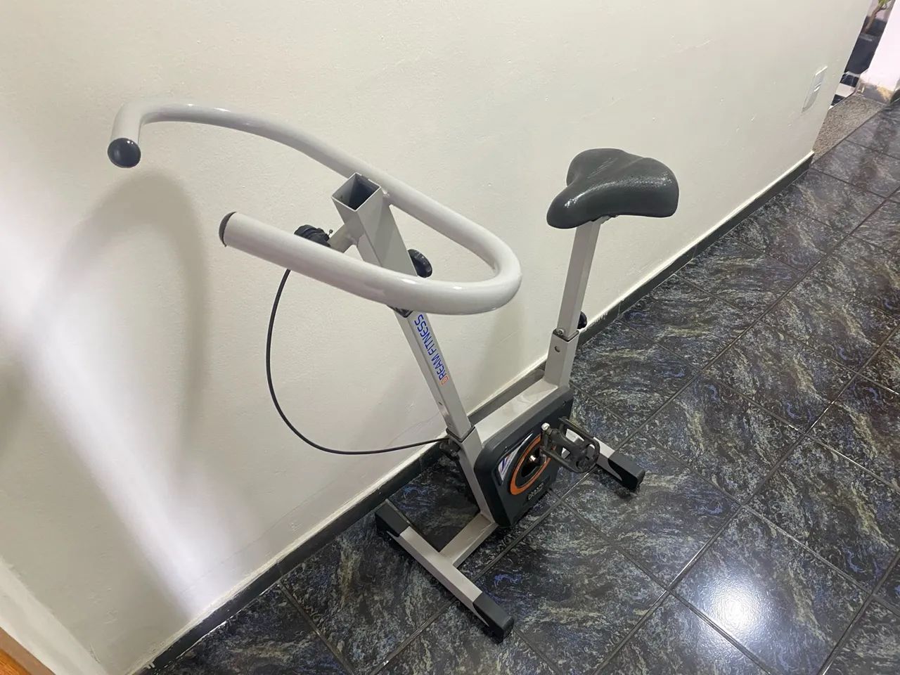 Vende-se bicicleta ergométrica