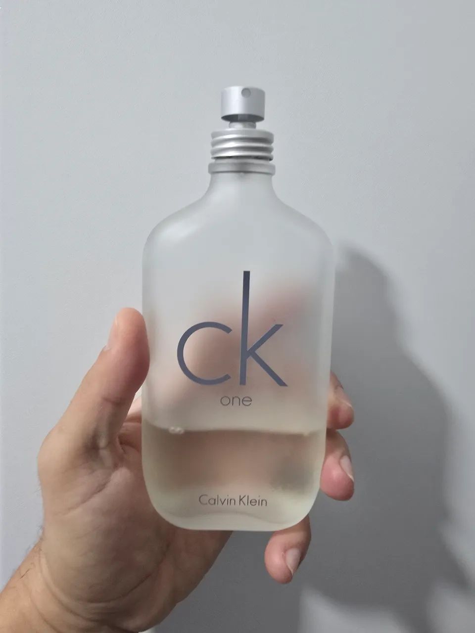 CK One tem uns 80ml no frasco, usado - Foto 2