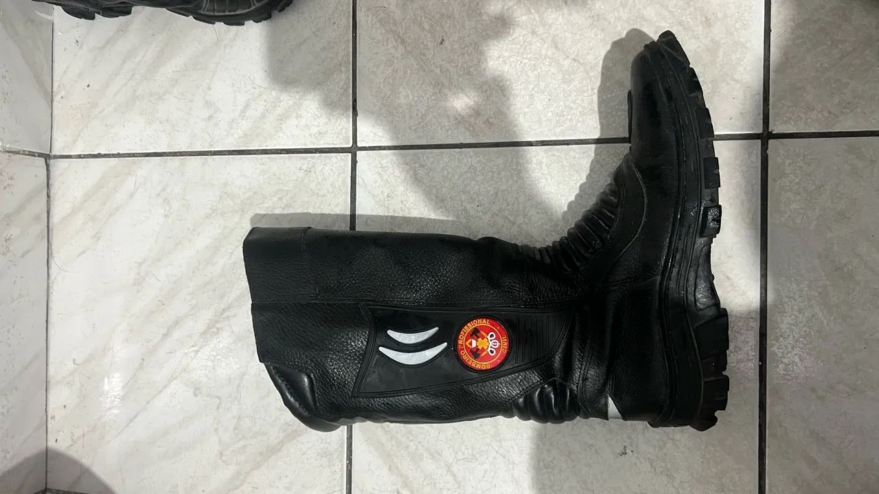 Bota de bombeiro civil  - Foto 2