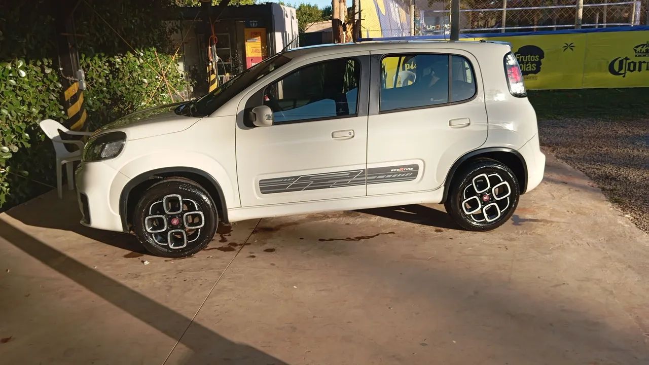 Fiat Uno Sporting 1.4 EVO Fire Flex 8V 4P 2016 - Foto 3