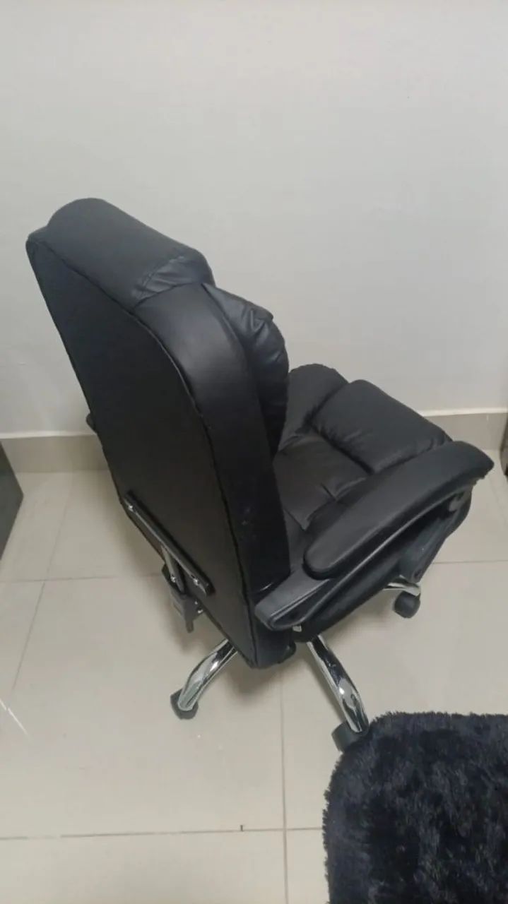 Vendo cadeira de escritório recém comprada 