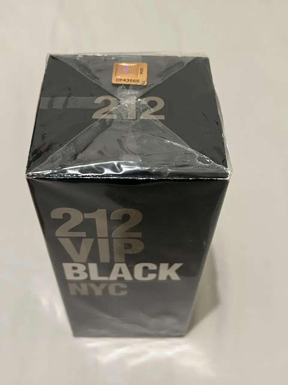 Perfume Carolina Herrera 212 black vip  - Foto 3