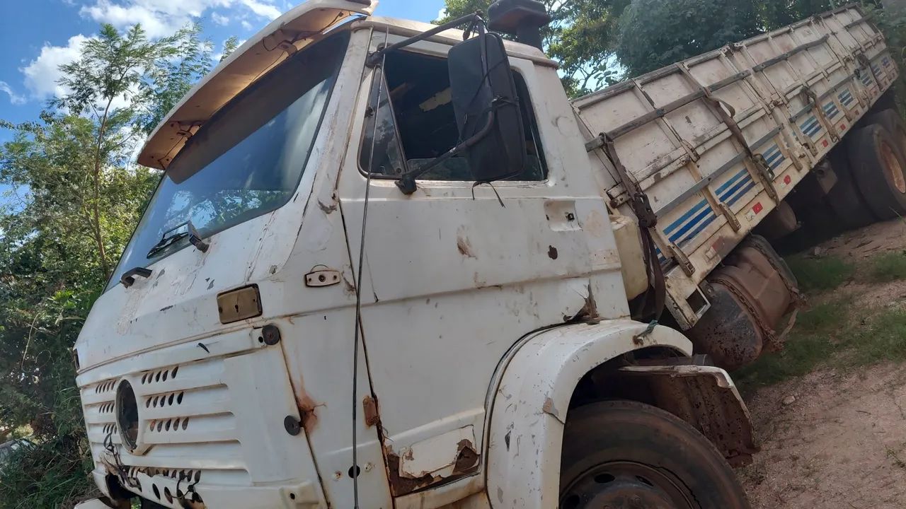 Vendo carcaça de caminhão 