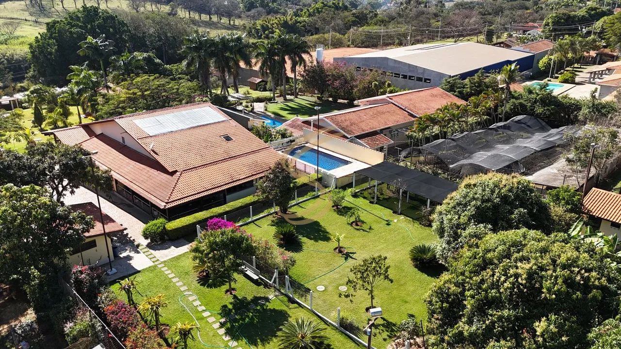 Um Refúgio de Luxo com 5.050 m² e Lazer Completo Espera por Você