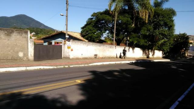 1621 - São 3 casas em terreno de 1260 m² - próxima a Base da Aeronáutica - Sul da Ilha - Foto 3