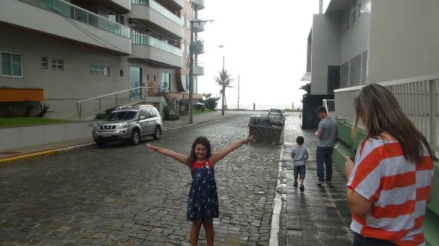 Apto em Itapema de 2 quartos com ar, 30 m do mar. garagem. 300 a diaria - Foto 14
