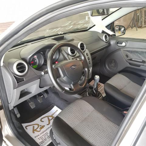 Ford Fiesta Sedan 1.6 12/13 - Troco e Financio! - Foto 9