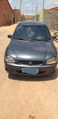 Carro bem conservado.